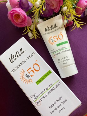 کرم ضد آفتاب ویتابلا spf 50 بی رنگ 